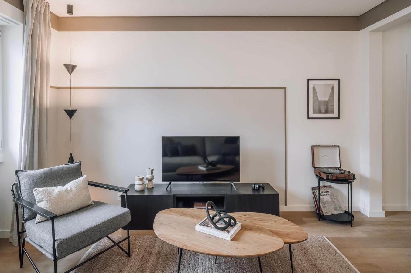 Ofir - 2 Bedrooms And Office In Alvalade Apartamento *